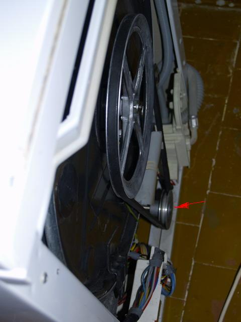 немного неудачный ракурс но шкив дв-ля выходит за габариты корпуса